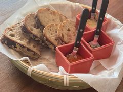 三种酱配酸面包-Mesa Madre梅萨妈妈·Bintana(国贸店)