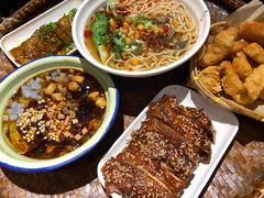 -爆炸头阿姨小四川正宗川味小吃(无任何分店)