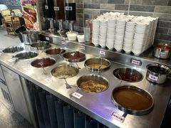 餐具摆设-杏花吴记牛肉火锅