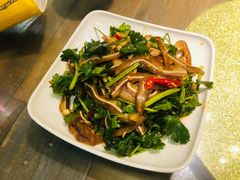 -潜江油焖大虾·小龙虾10年老店(清泉路店)
