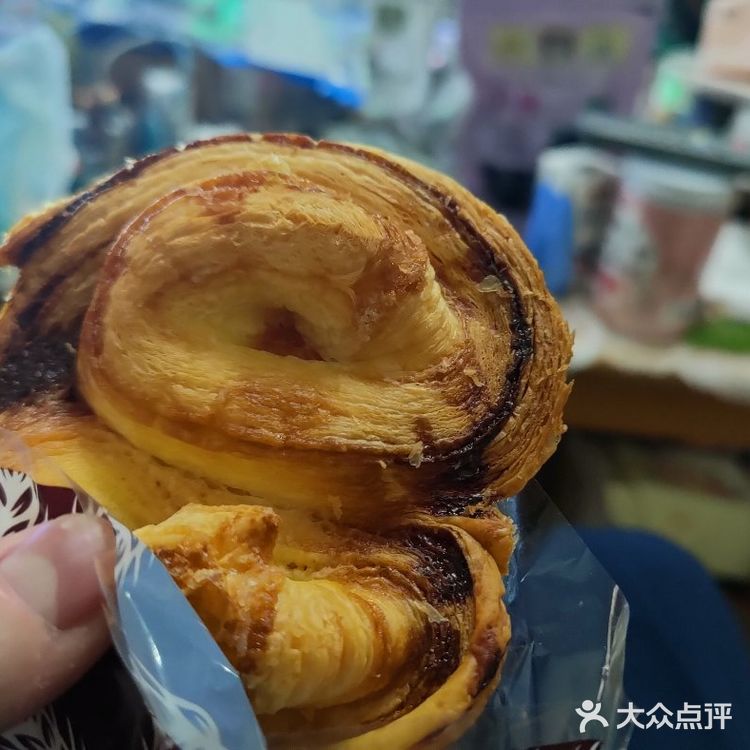 搞的每天排队排到南京路口，图里边的就是那段时间买的