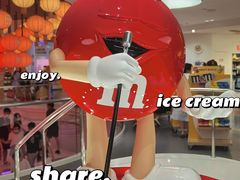 -m豆巧克力世界(上海世茂广场店)