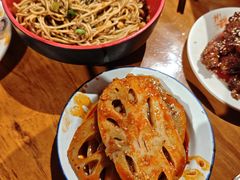 -爆炸头阿姨小四川正宗川味小吃(无任何分店)