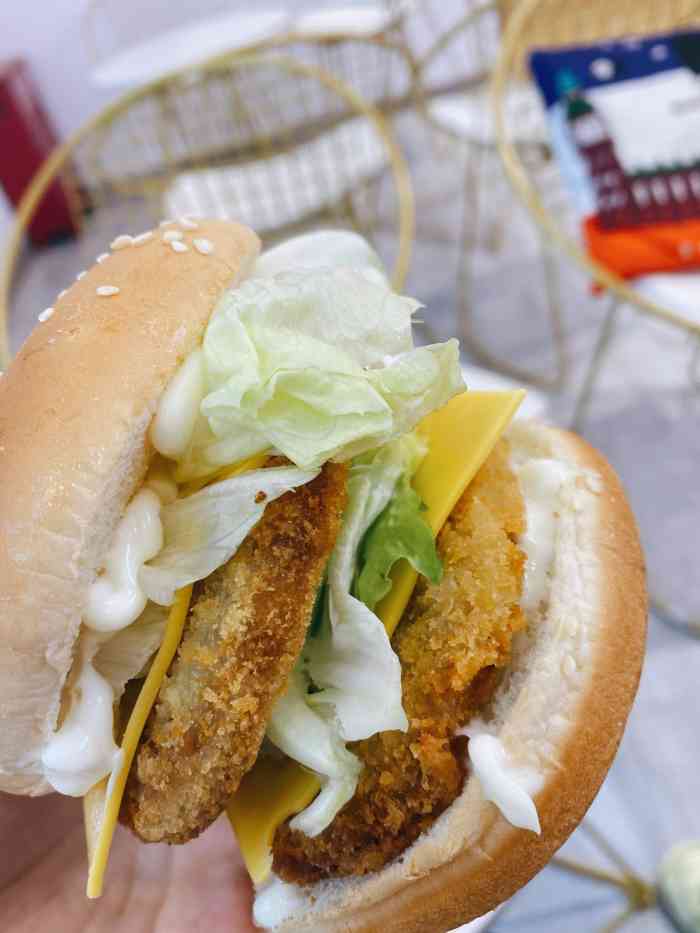 好食者猪扒包-"周日早上懒觉后点的外卖～天天向上弄得一个.