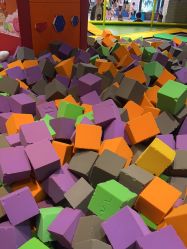 -蹦蹦跳跳(新奥购物中心店)