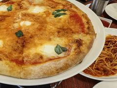 马苏里拉芝士披萨-WOLFGANG PUCK KITCHEN & BAR(迪士尼小镇店)