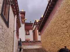 -噶丹松赞林寺