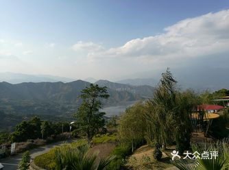 其实，一个人要懂得这样的道理：我在羡慕着别人的同时