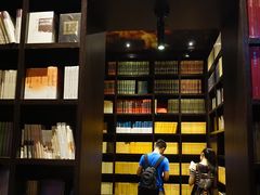 -钟书阁(松江泰晤士小镇店)