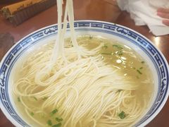 白汤面底-同得兴 Since·1995 传统苏式面馆(十全街店)