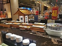 -广州万富希尔顿酒店·感趣自助餐厅·金秋蟹宴生蚝海鲜刺身