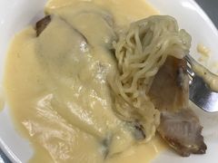 猪颈肉芝士捞公仔面-新记餐厅(香槟大厦店)