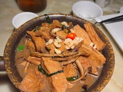 虾仁茶树菇素鸡煲-吴越荣记苏州菜·松鼠桂鱼(月光码头店)