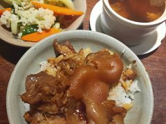 金牌猪脚饭-红猪卤肉饭(大西洋美食城店)