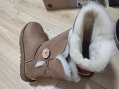 -UGG(燕莎奥特莱斯购物中心店)
