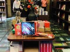 -钟书阁(松江泰晤士小镇店)