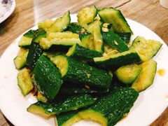 拍黄瓜-玫瑰红烤羊排(北新桥三条店)
