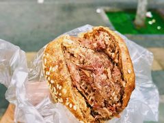 烧饼夹烧牛羊肉-老爆肚满五香烧牛羊肉