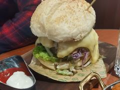 超厚芝士牛肉汉堡-魏斯理汉堡(西安沣东吾悦店)