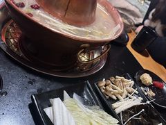 -果松木炭酸菜铜火锅·外婆参鸡汤