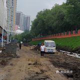 冒雨去探查鱼市搬迁进度