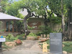 -Chom Cafe and Restaurant