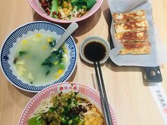 红碗豌杂面-遇见小面(东方宝泰店)