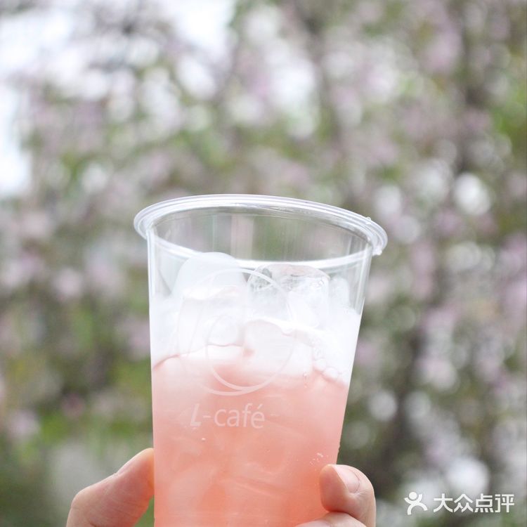 樱花季怎么少得了嘉士伯1664桃红啤🥂