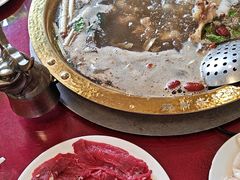 -周老三跷脚牛肉·全牛火锅(非遗传承店)