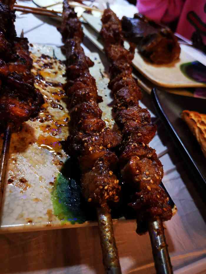 阿海烧烤-"客满,服务菜品口味都不错,郊游来选在这吃.