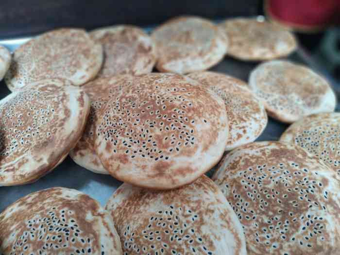 烟巷子锅盔-"在大众上搜了附近的美食,忙完就急急忙忙赶.