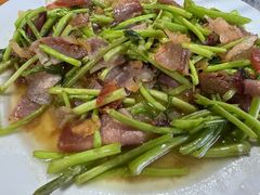 芦蒿炒腊肉-阿葉农家饭店
