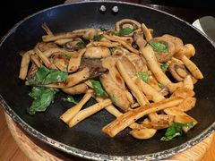 橄榄油煎三种菇-庆春朴门(前滩太古里店)