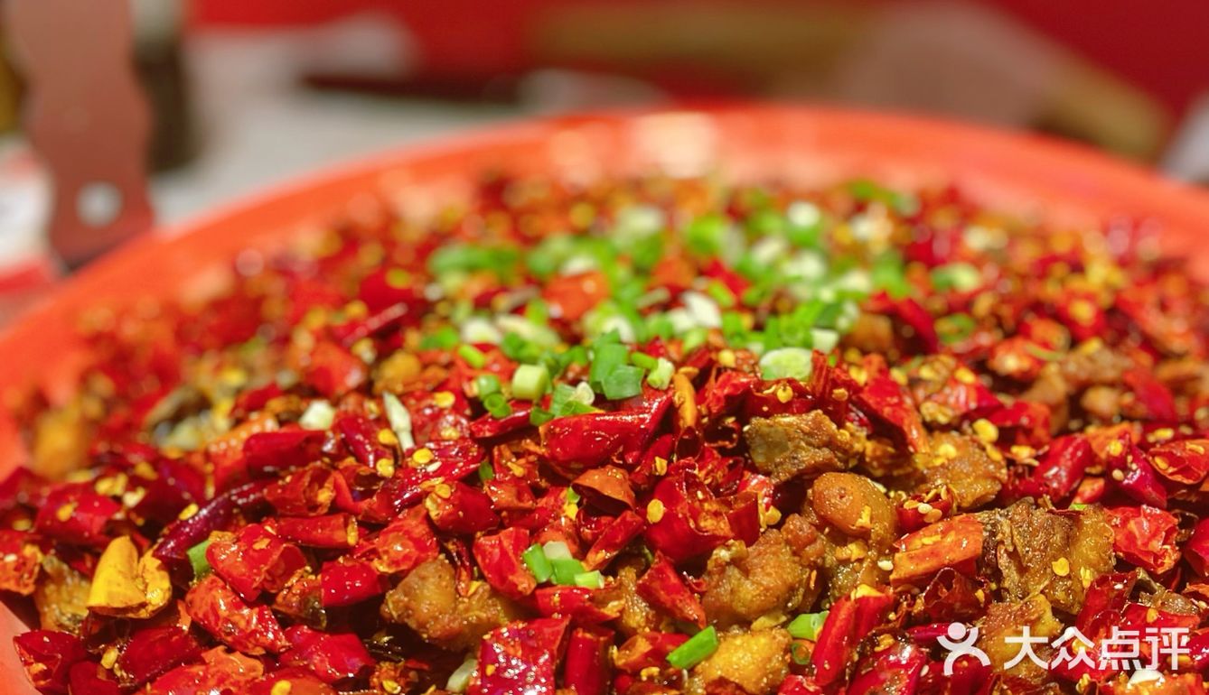 大口吃肉喝酒的快乐丨蒙天骄炭烤羊腿