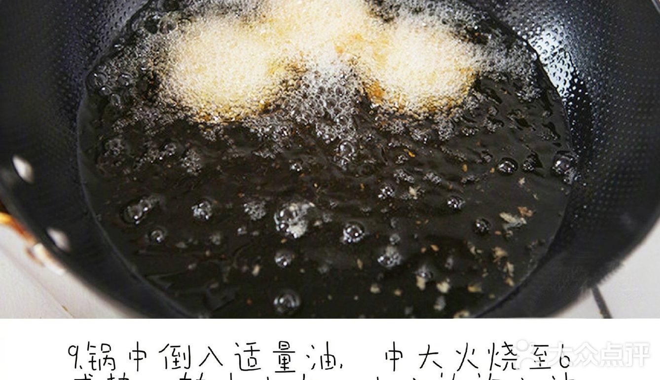 土豆500g，猪肉馅500g，洋葱1个，鸡蛋1个