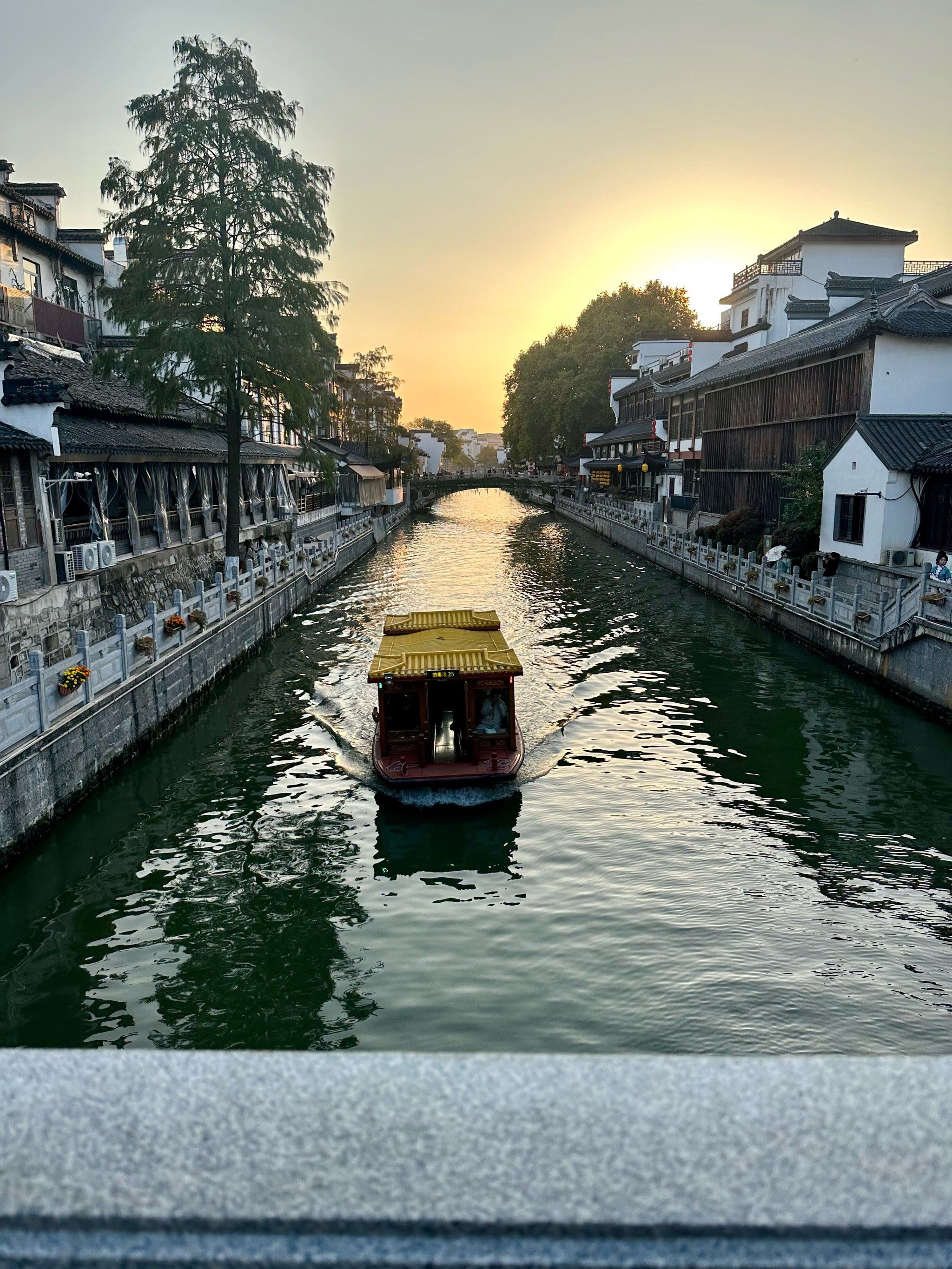 秦淮河畔,夕阳斜照