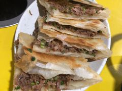 饼夹肉-老红桥炸灌肠牛肚锅烧烤(定福庄店)