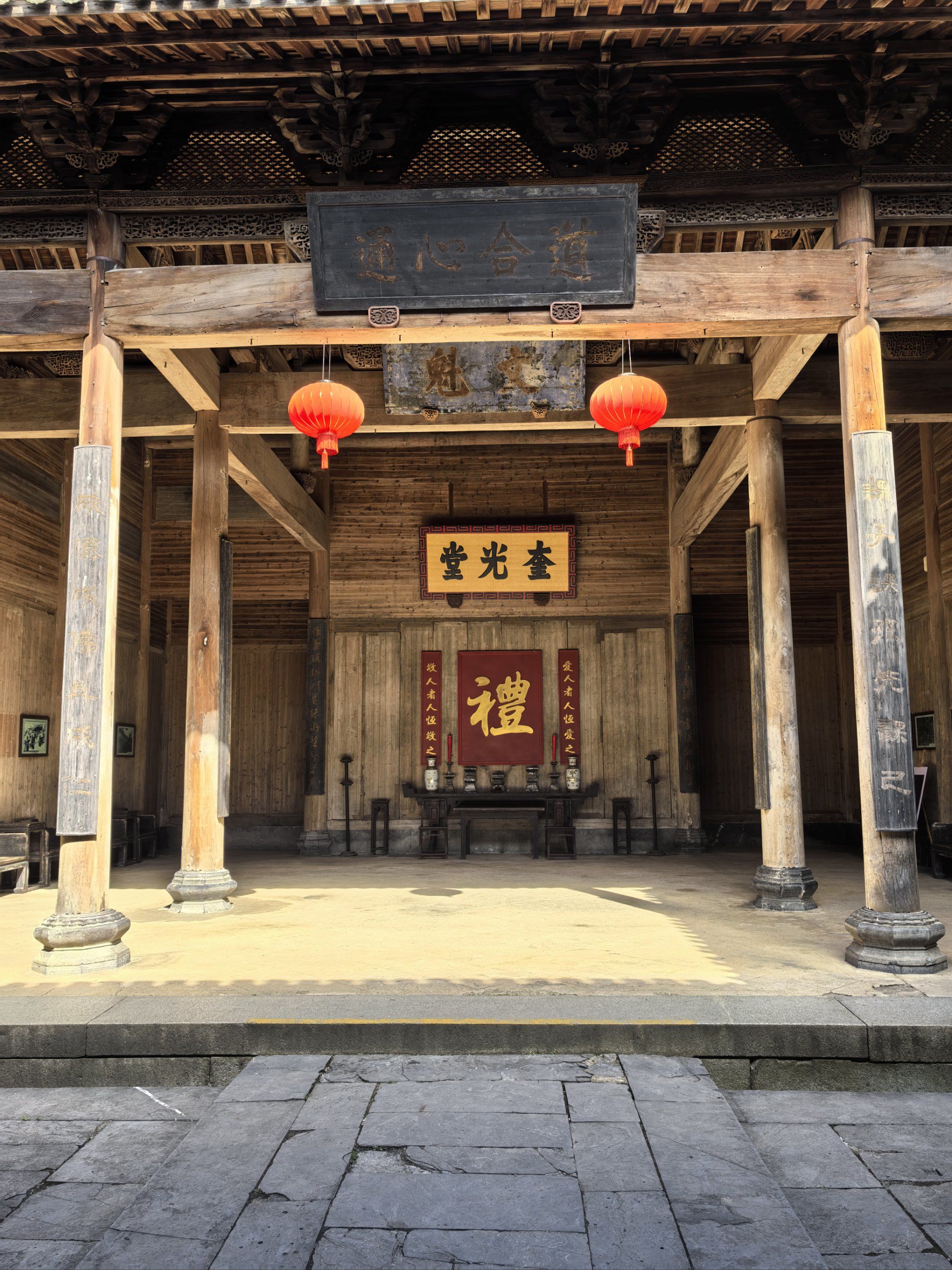 0元玩转这座城
徽州的祠堂风格跟婺州完全不一样,少了繁复的雕刻