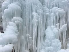 -大平台龙居瀑布旅游区