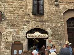 -Gelateria Dondoli