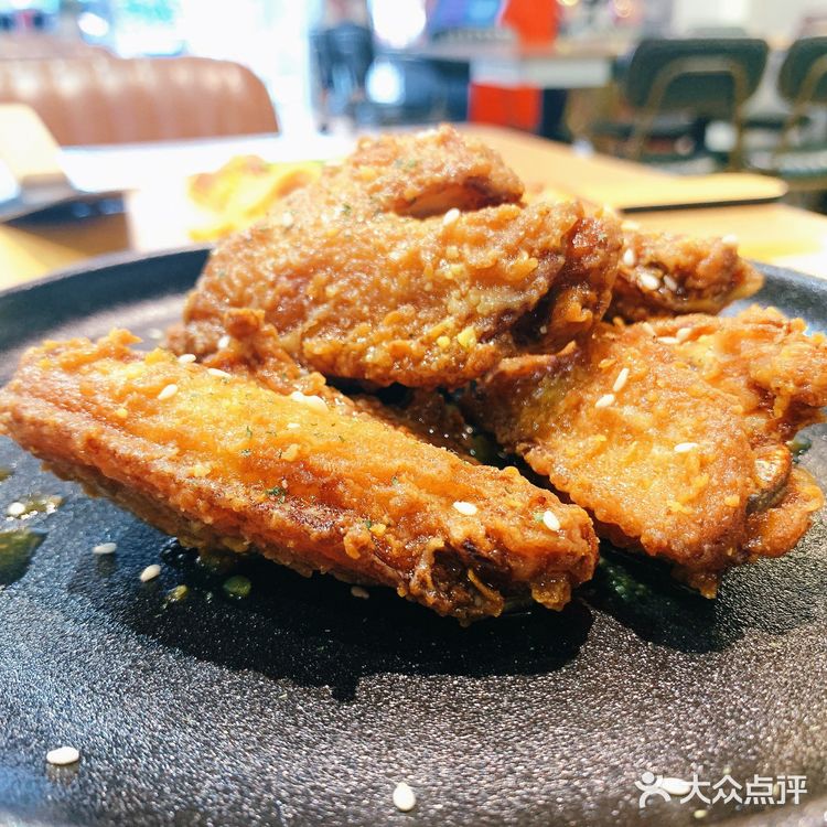 专注炸鸡翅，薄脆披萨，烧烤……太好吃