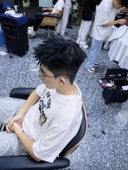 -藤野造型专业烫染接发