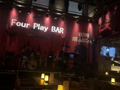 -FOUR PLAY BAR