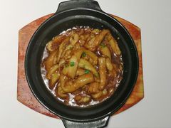 咸鱼鸡粒茄子煲-至潮餐厅精致粤菜·活鲈鱼·走地鸡(珠江新城店)