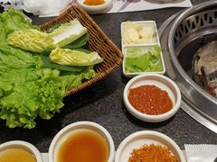 -草家酱蟹炭火烤肉店(珲春南路一店)