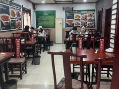 -湖南人家湘菜馆(镇江路店)