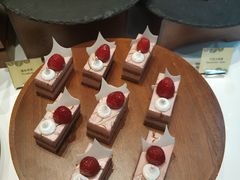 甜品蛋糕-威珀斯酒店·珀萃美食餐厅 | 海鲜刺身·现烤生蚝·特色烤肉