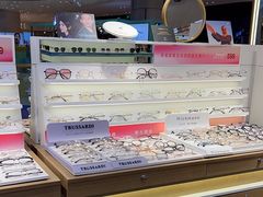 -爱视眸Eyeblling眼镜·依视路·蔡司镜片折扣店(百联南方商城购物中心)