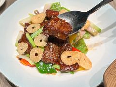 炸蒜片爆牛肉粒-和苑酒家·一线江景(星寰店)