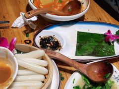 -老滇山寨•云南特色菜•地方菜•民族风情歌舞表演(金碧店)